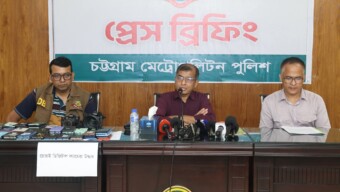 সিএমপি’র মহানগর গোয়েন্দা (বন্দর) বিভাগের জালে মোবাইল চোর চক্রের ০৩ (তিন) সদস্য আটক সহ বিপুল পরিমাণ মোবাইল ফোন ও ২ (দুই) টি এসএলআর ক্যামেরা উদ্ধার