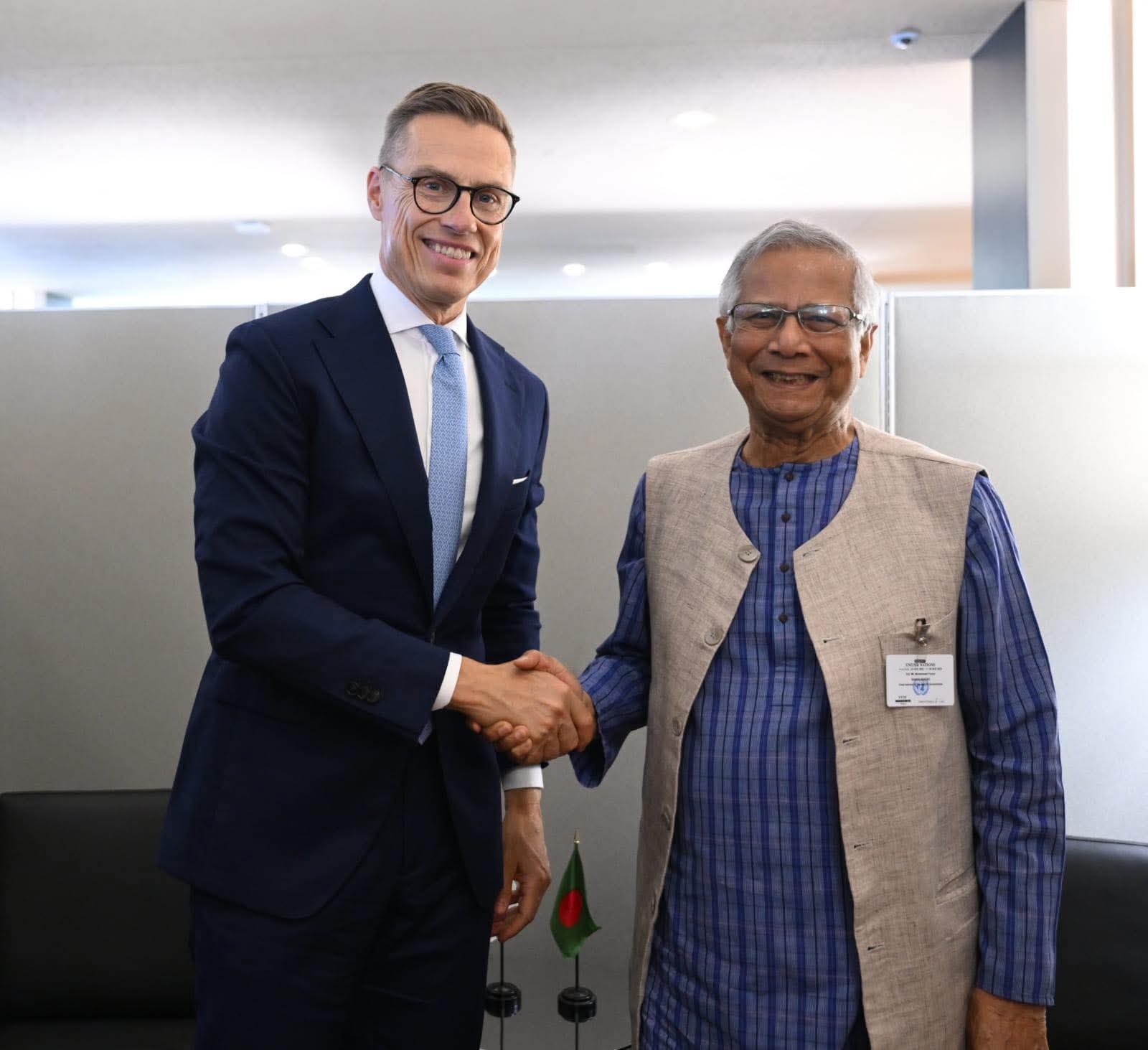 প্রধান উপদেষ্টা অধ্যাপক মুহাম্মদ ইউনূস ফিনল্যান্ডের রাষ্ট্রপতি আলেকজান্ডার স্টাবের সাথে বুধবার নিউইয়র্কে জাতিসংঘ সাধারণ পরিষদের ফাঁকে সাক্ষাৎ করেন