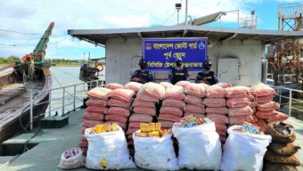মায়ানমার হতে পণ্যের বিনিময়ে মাদক পাচারকালে সিমেন্ট ও ঔষধসহ অন্যান্য দ্রব্য সামগ্রী জব্দ করেছে কোস্ট গার্ড