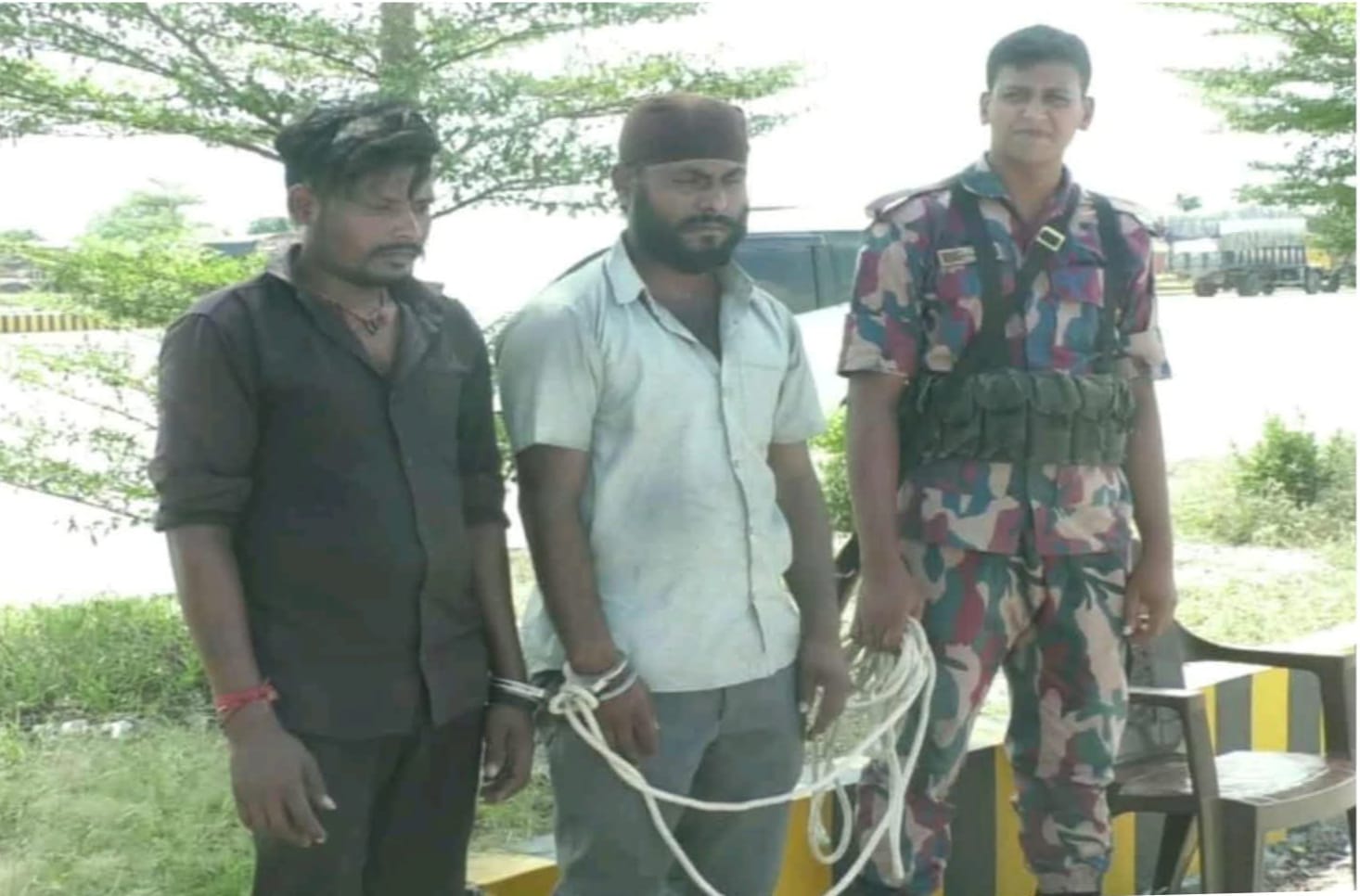 বেনাপোল বন্দরে ভারতীয় ট্রাক চালক ইয়ার পিস্তলসহ আটক