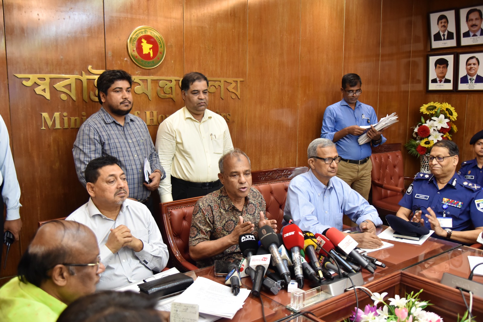 দুর্গাপূজা শান্তিপূর্ণভাবে সম্পন্ন করতে সকল প্রস্তুতি রয়েছে- স্বরাষ্ট্র উপদেষ্টা
