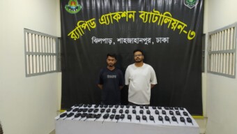 রাজধানীর ফার্মগেট ও মালিবাগ এলাকা হতে বিপুল পরিমান অবৈধ ওয়াকিটকি সেট ও যন্ত্রাংশ উদ্ধার এবং আমদানীকারকসহ ০২ জনকে গ্রেফতার করেছে র‍্যাব
