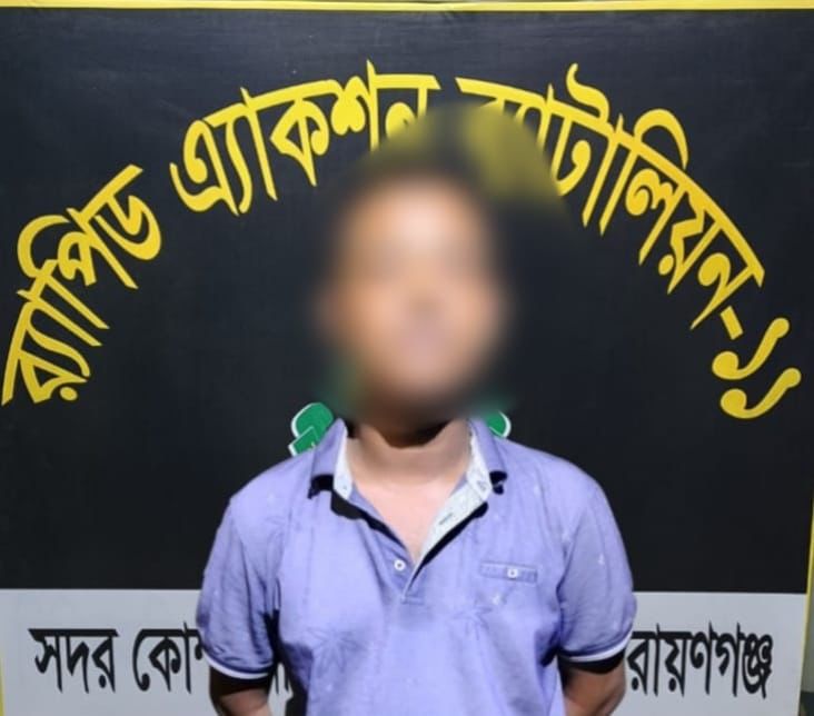 হত্যা মামলার প্রধান আসামী ঘাতক পিকআপ চালক সিয়াম খান’কে নারায়ণগঞ্জ হতে র‌্যাব-৭, চট্টগ্রাম এবং র‌্যাব-১১, নারায়ণগঞ্জ কর্তৃক গ্রেফতার