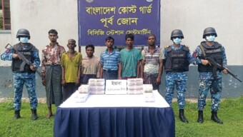 সেন্টমার্টিনে কোস্ট গার্ডের অভিযানে প্রায় ৬ কোটি টাকা মূল্যের ১ লক্ষ ২০ হাজার পিস ইয়াবা ও ১টি বোটসহ ৬ জন মাদক পাচারকারী আটক