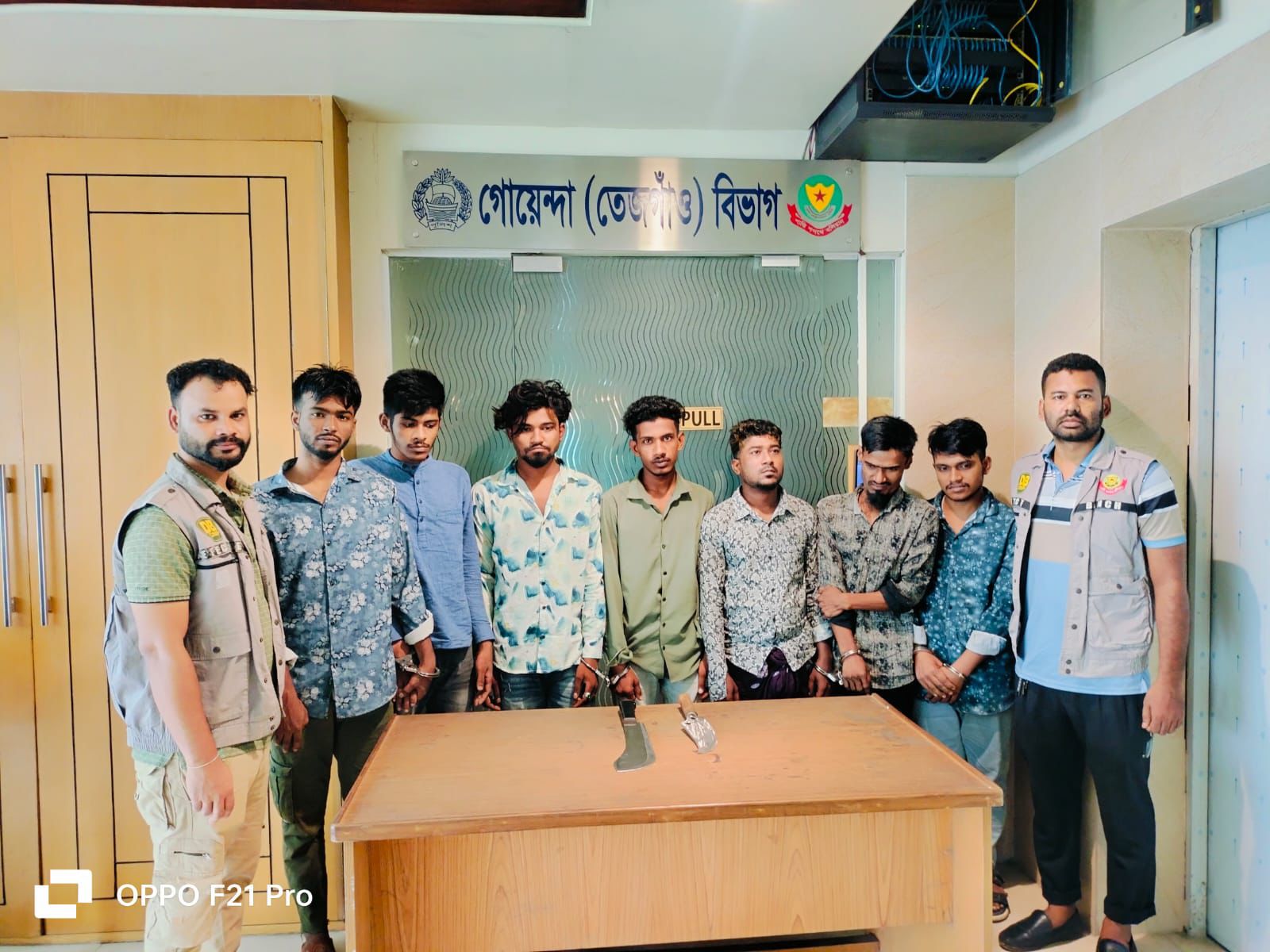 ডাকাতির প্রস্তুতিকালে দেশীয় অস্ত্রসহ সাতজনকে গ্রেফতার করেছে ডিবি