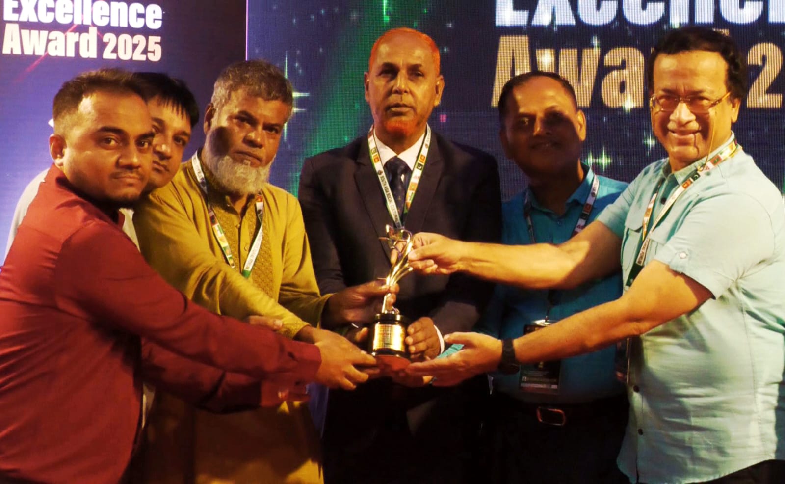 সাংবাদিকতায় সাউথ এশিয়ান এক্সেলেন্স অ্যাওয়ার্ড পেলেন শাহরিয়ার বাঁধন