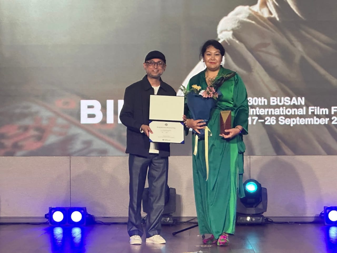 বুসান ইন্টারন্যাশনাল ফিল্ম ফেস্টিভ্যালে জুলাই মেমোরিয়াল প্রাইজ প্রদান