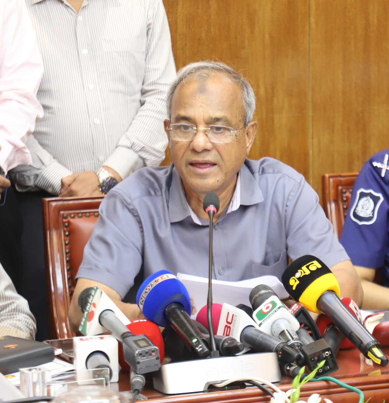 দুর্গাপূজায় এবার মণ্ডপের পাশাপাশি আইনশৃঙ্খলা বাহিনীর সদস্য সংখ্যা বেড়েছে- স্বরাষ্ট্র উপদেষ্টা