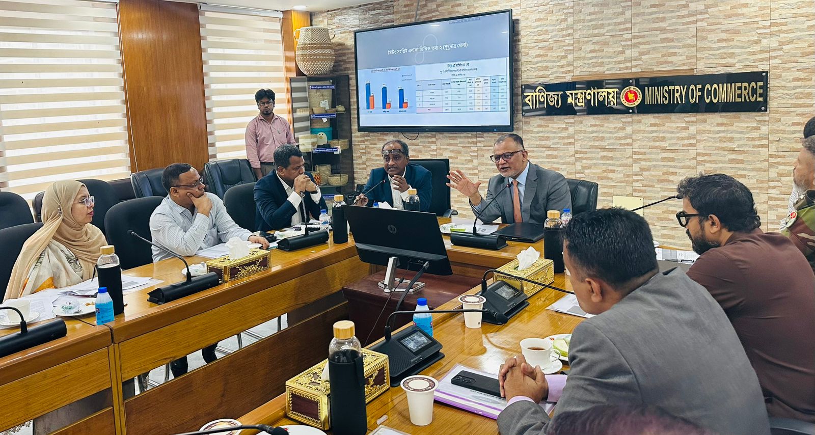 নভেম্বর মাস থেকে টিসিবির পণ্য তালিকায় যোগ হবে চা,লবন, ডিটারজেন্ট ও সাবান : বাণিজ্য উপদেষ্টা