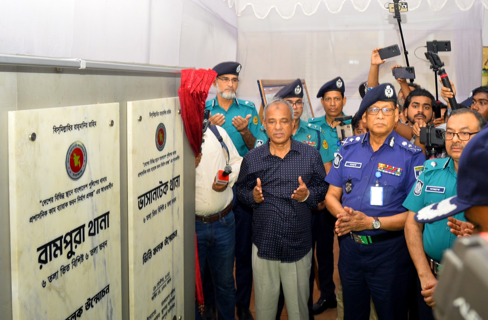 পুলিশ সদস্যদের কর্মপরিবেশ ও বাসস্থান উন্নয়নে সরকার কাজ করছে- স্বরাষ্ট্র উপদেষ্টা
