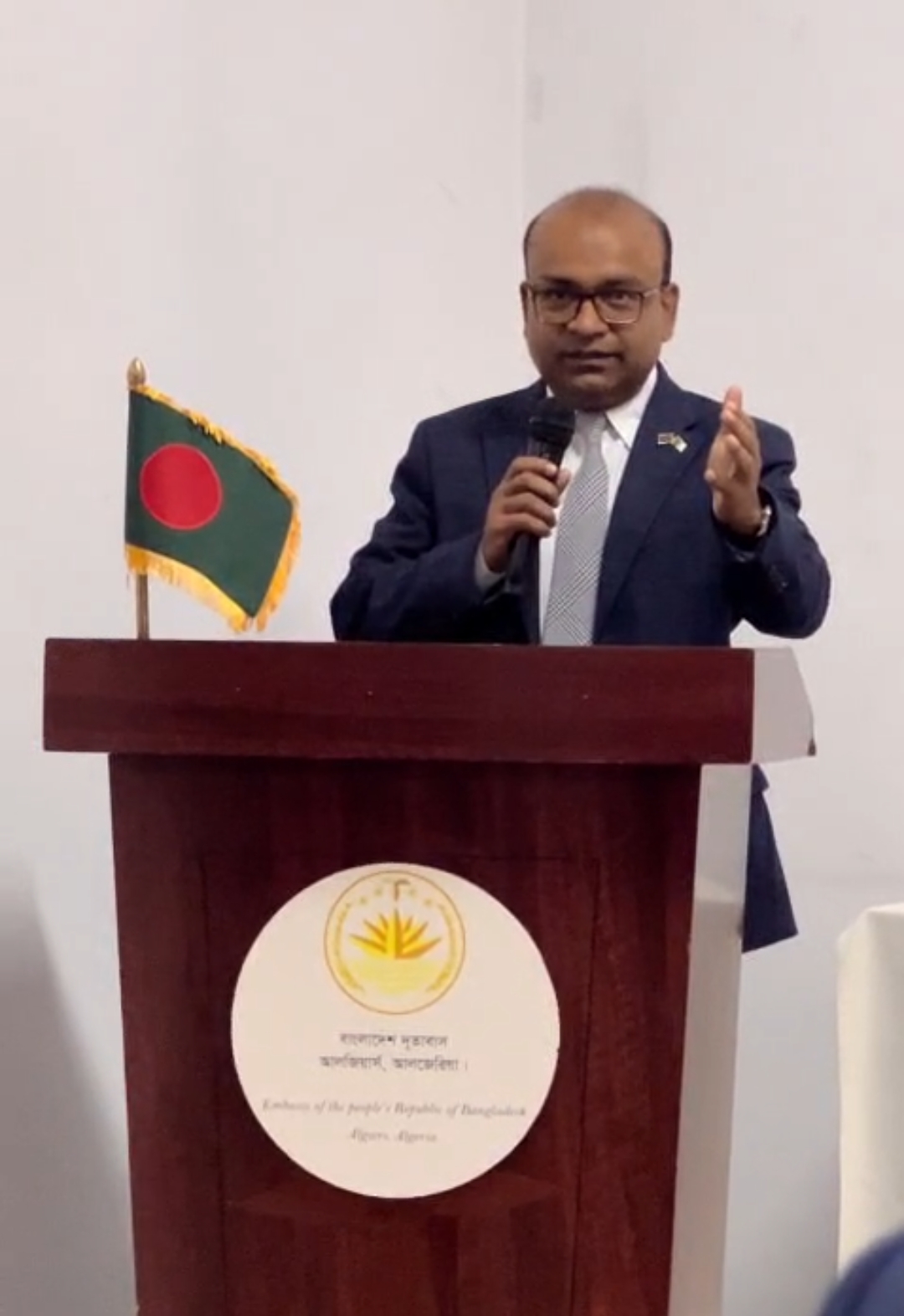 আলজেরিয়ায় বাংলাদেশিদের জন্য ‘ই-পাসপোর্ট’ সেবা চালু