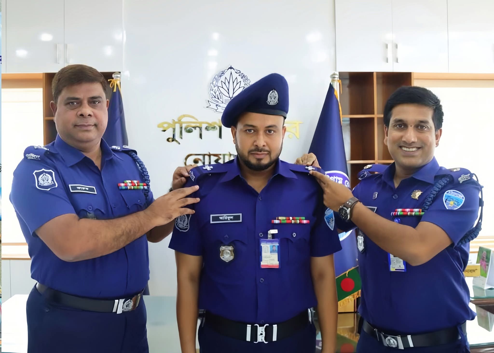 বিভাগীয় পদোন্নতি প্রাপ্ত ০১(এক) জন পুলিশ সদস্যকে র‍্যাংক ব্যাজ পড়ালেন পুলিশ সুপার, নোয়াখালী মহোদয়