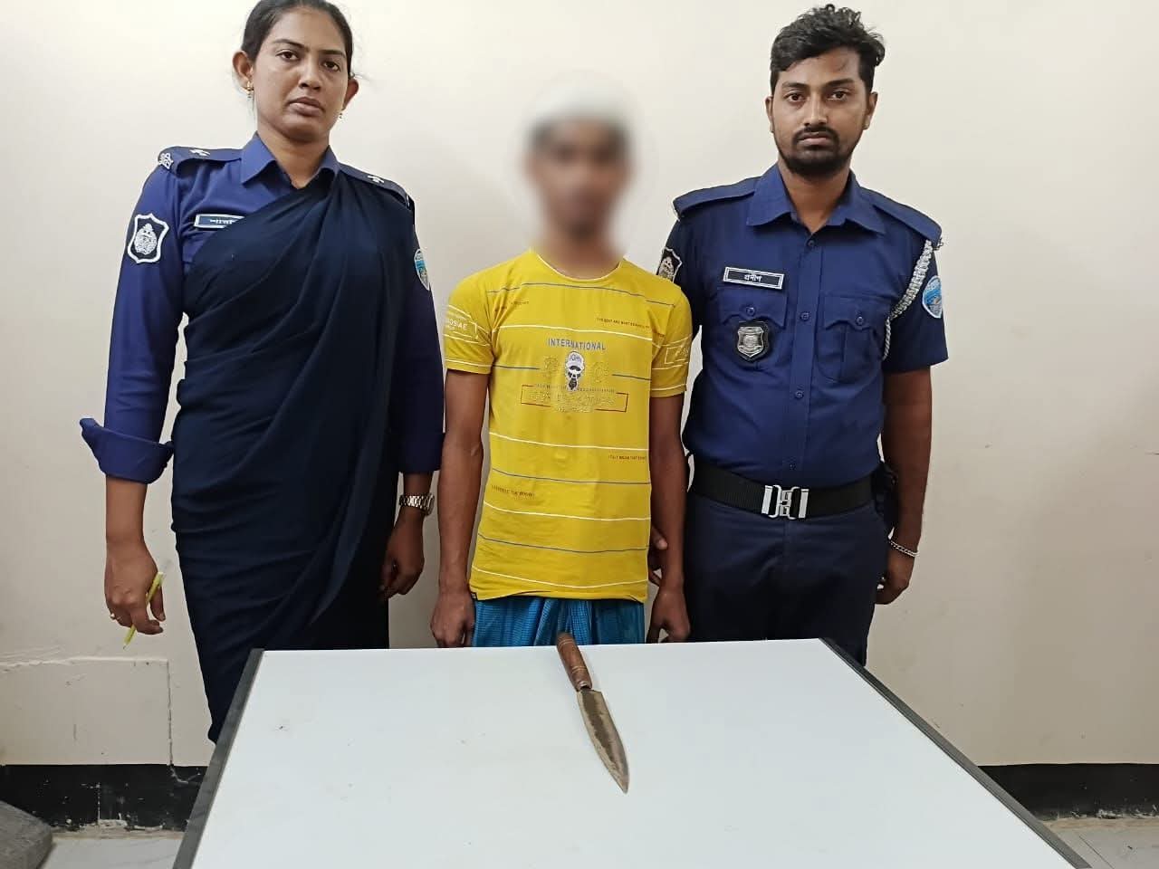 সোনাইমুড়ী থানা পুলিশের বিশেষ অভিযানে খুনের ঘটনায় আইনের সাথে সংঘাতে জড়িত শিশু ০১ জন গ্রেফতার এবং হত্যায় ব্যবহৃত ছুরি উদ্ধার