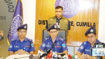 কুমিল্লায় আন্তঃজেলা কুখ্যাত ডাকাত দুলাল (৪৮) ও তার দলের ১৩ জন সহযোগী দেশীয় অস্ত্রসহ গ্রেফতার