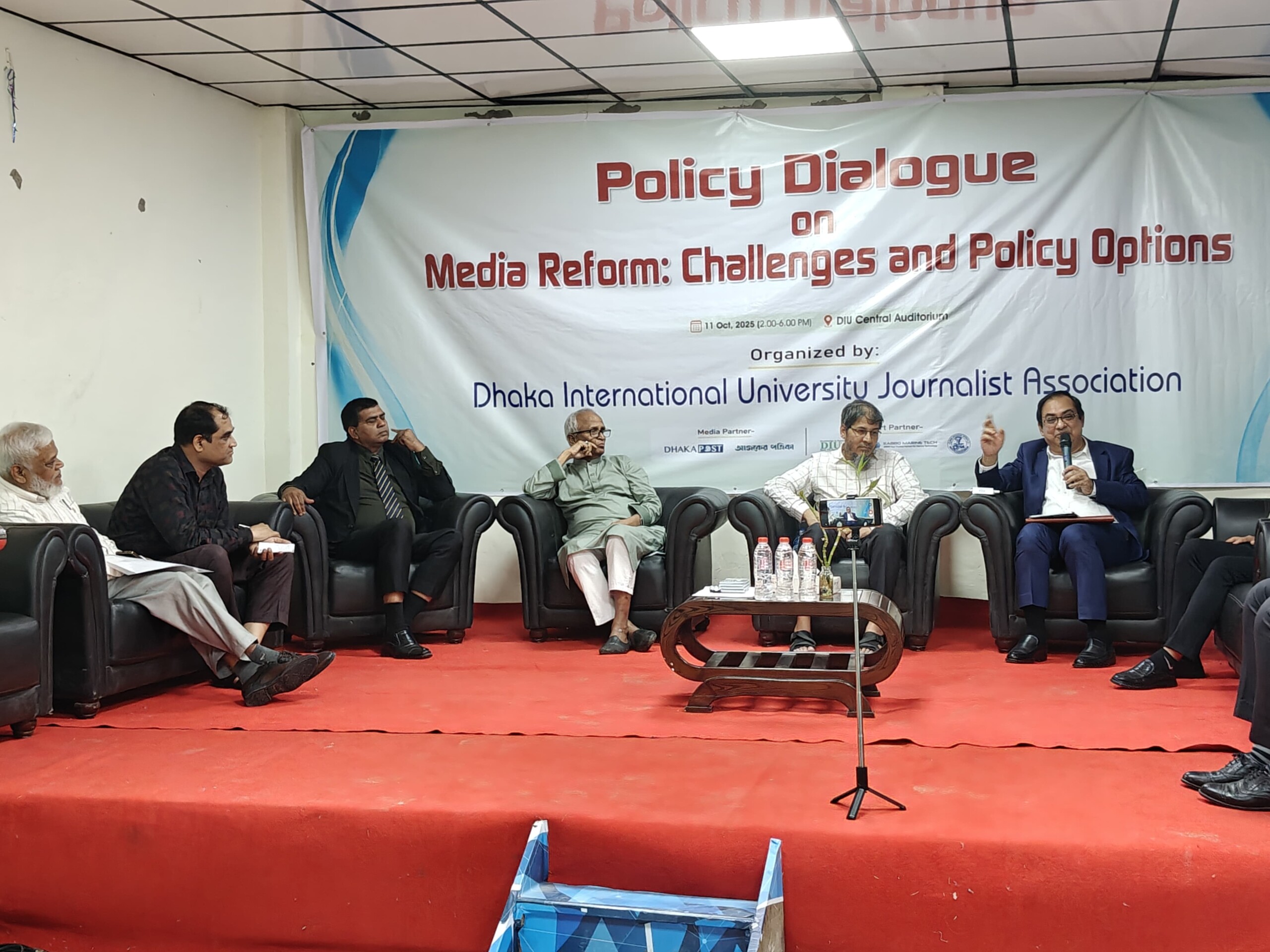 আমরা একটি পরিবর্তিত গণমাধ্যম দেখতে চাই : ভূমি সচিব