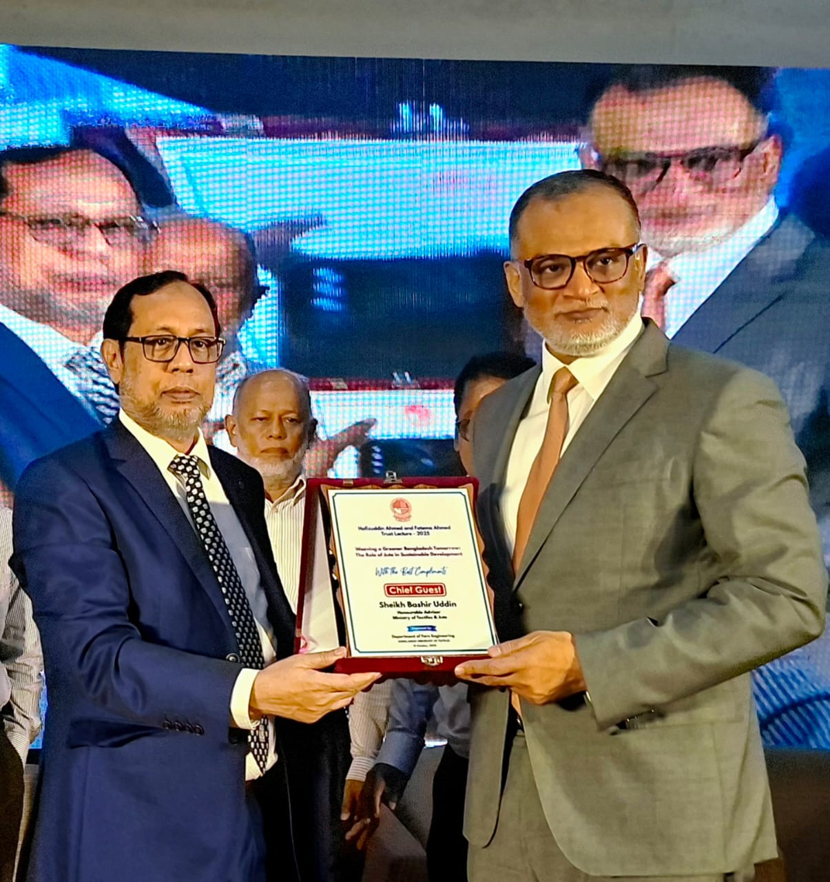 পাটব্যাগ চালু করতে শত কোটি টাকার ফান্ড নিয়ে কাজ করছে সরকার-উপদেষ্টা শেখ বশিরউদ্দীন
