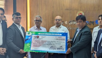 বিএসসিপিএলসি কর্তৃক বিটিআরসি-কে রেভিনিউ শেয়ারিং ও সামাজিক দায়বদ্ধতা তহবিল বাবদ চেক হস্তান্তর