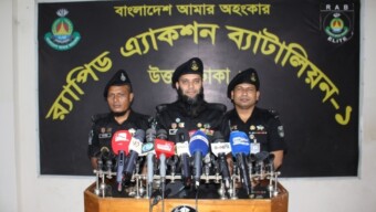 ১৩ টি প্রতারণা মামলার গ্রেফতারি পরোয়ানাভুক্ত পলাতক আসামী আকতার হোসেন সোহেল (৩৫)’কে রাজধানীর উত্তরা পূর্ব থানা এলাকা থেকে গ্রেফতার করেছে র‌্যাব-১