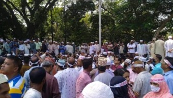 শিক্ষা উপদেষ্টার প্রতিশ্রুতি বাস্তবায়নের দাবিতে দুমকি উপজেলায়, এমপিওভুক্ত শিক্ষকদের অবস্থান কর্মসূচি