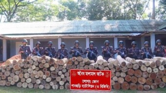 পানছড়িতে বিজিবির অভিযানে বিপুল পরিমাণ অবৈধ গোলকাঠ জব্দ