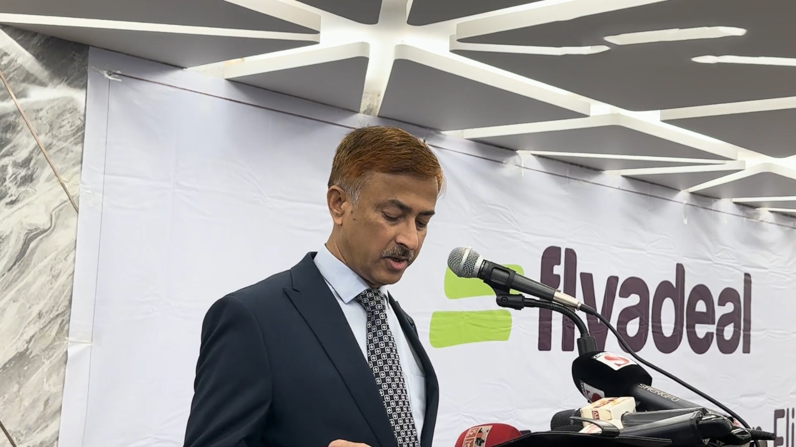 কম খরচে ঢাকা-জেদ্দা সরাসরি ফ্লাইট চালু করল ফ্লাইএডিল
