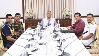 প্রধান উপদেষ্টার সঙ্গে তিন বাহিনীর প্রধানের সাক্ষাৎ, নির্বাচন প্রস্তুতি নিয়ে আলোচনা