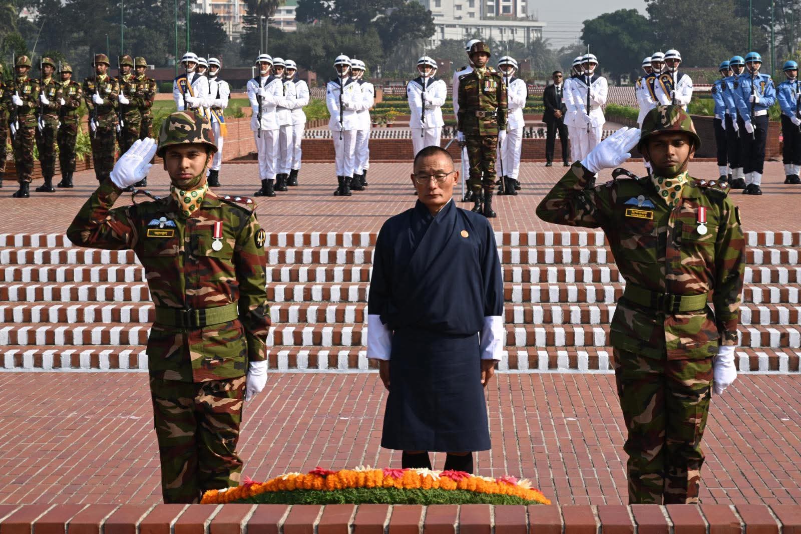 সাভার এর জাতীয় স্মৃতিসৌধে ভুটানের প্রধানমন্ত্রীর শ্রদ্ধা নিবেদন
