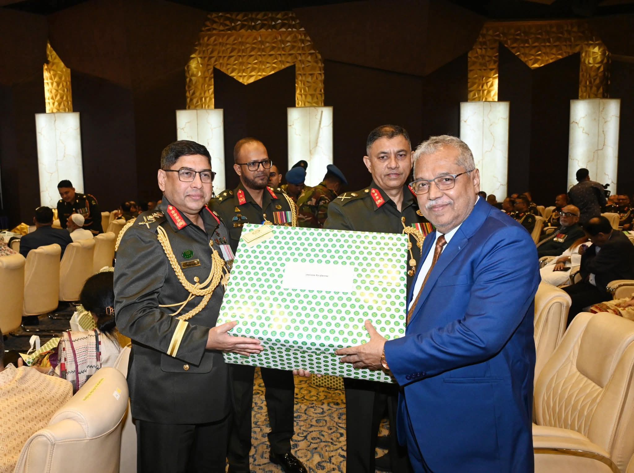 খেতাবপ্রাপ্ত ও বীর মুক্তিযোদ্ধা সেনাসদস্য এবং শান্তিকালীন পদকপ্রাপ্ত সেনাসদস্যগণকে সেনাবাহিনী প্রধান কর্তৃক সংবর্ধনা ও পদক প্রদান