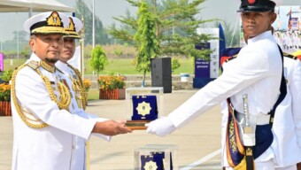 নৌবাহিনীর বি/২০২৫ ব্যাচের নবীন নাবিকদের শিক্ষা সমাপনী কুচকাওয়াজ অনুষ্ঠিত