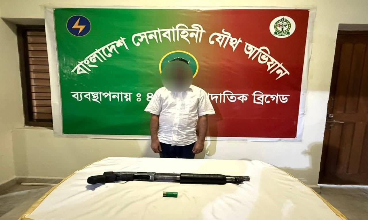 ঢাকা ও মুন্সীগঞ্জে পৃথক অভিযানে অবৈধ অস্ত্রসহ সন্ত্রাসী গ্রেফতার