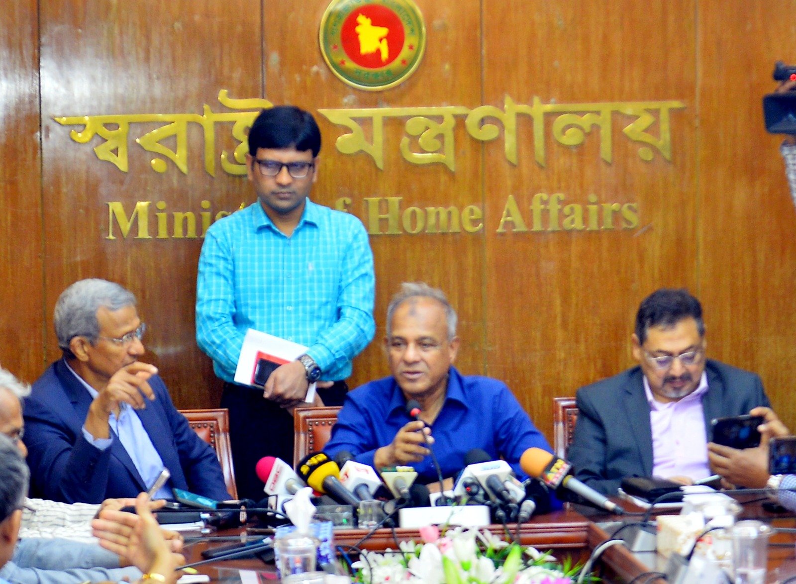 শেখ হাসিনার রায়কে ঘিরে আতঙ্কের সুযোগ নেই- স্বরাষ্ট্র উপদেষ্টা