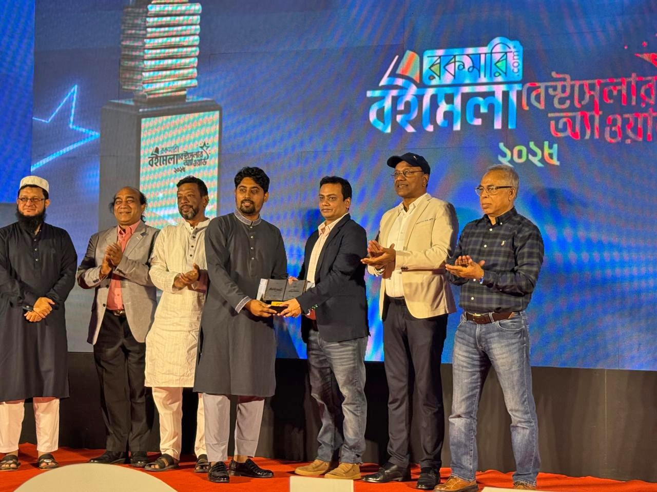ফিকশন বিভাগে রকমারি বেস্টসেলার অ্যাওয়ার্ড পেলেন রাহিতুল ইসলাম