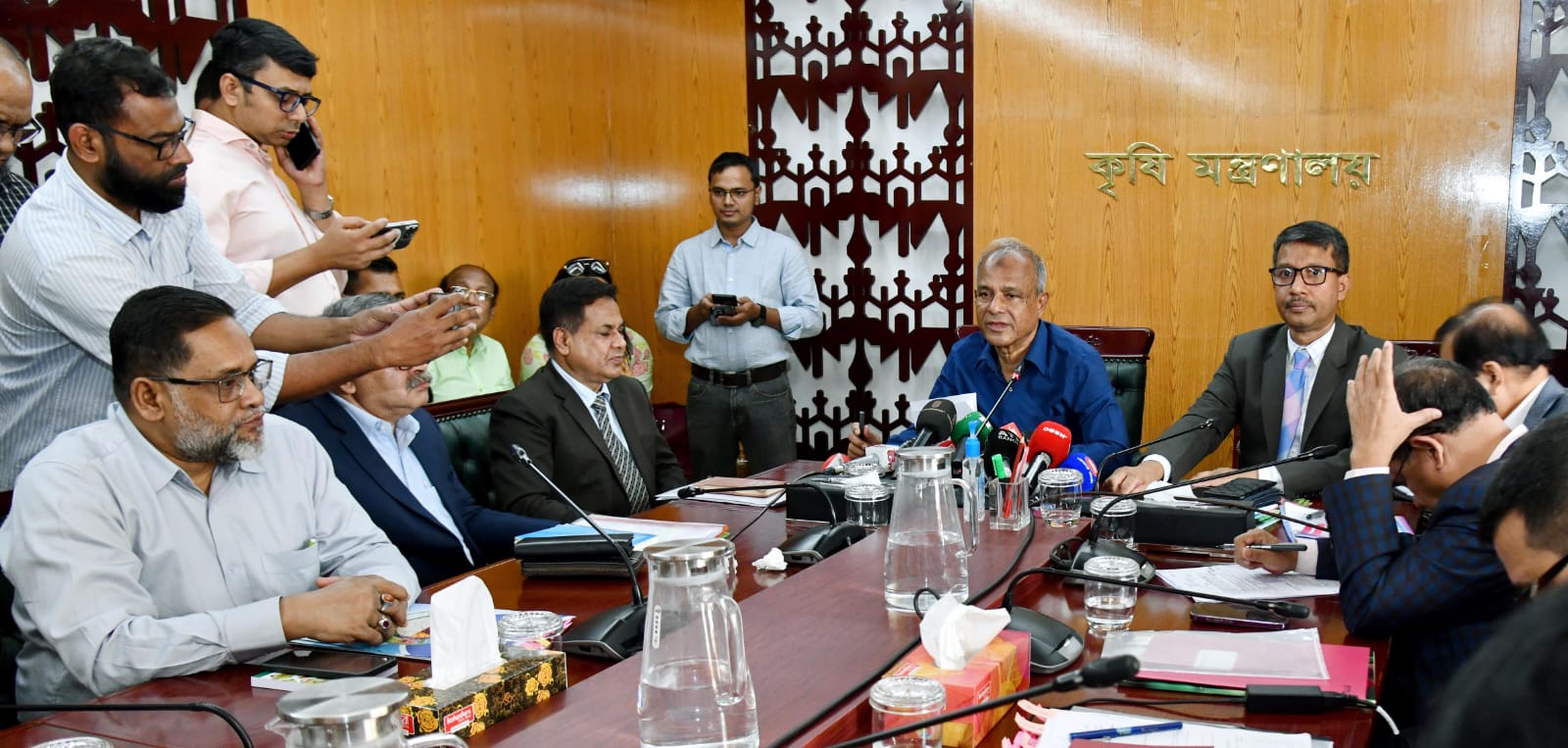 পুরোনো সার ডিলাররা থাকছে, নীতিমালা অনুযায়ী বাদ যাবে অনিয়মকারীরা – কৃষি উপদেষ্টা