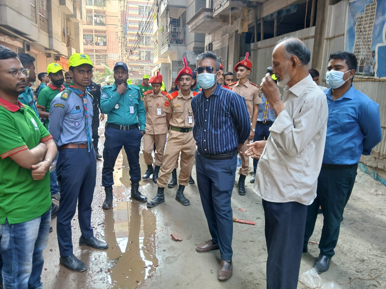 ঢাকায় দূষণবিরোধী বিশেষ যৌথ অভিযান শুরু: ৩২টি মামলা, ২ লক্ষ ৫৫ হাজার টাকা জরিমানা, হাইড্রোলিক হর্ন জব্দ।