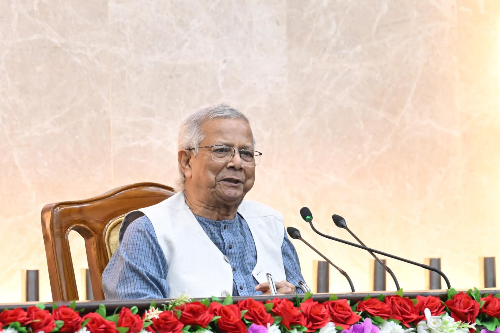 আগামী নির্বাচনে দায়িত্ব পালন হবে ঐতিহাসিক: নতুন এসপিদের উদ্দেশে প্রধান উপদেষ্টা