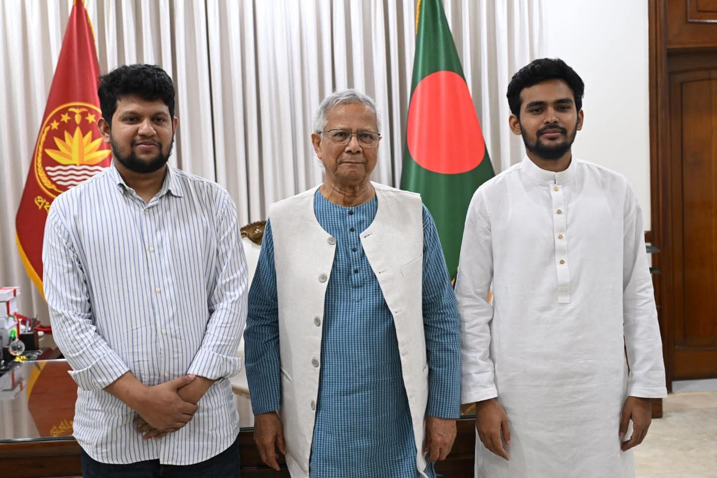 দুই উপদেষ্টার পদত্যাগপত্র প্রধান উপদেষ্টার কাছে জমা