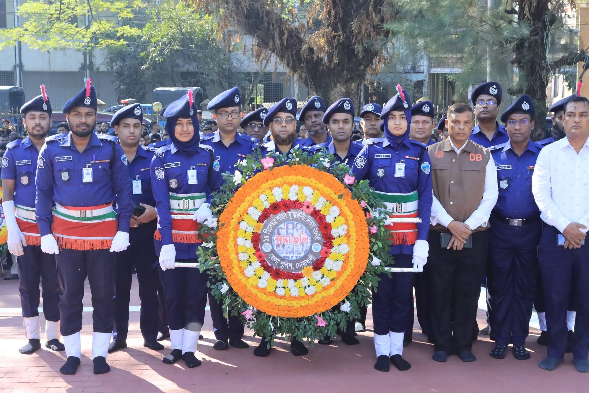 ১৪ ডিসেম্বর শহীদ বুদ্ধিজীবী দিবসে নোয়াখালী জেলা পুলিশের পক্ষ থেকে শহীদ বুদ্ধিজীবীদের প্রতি বিনম্র শ্রদ্ধা