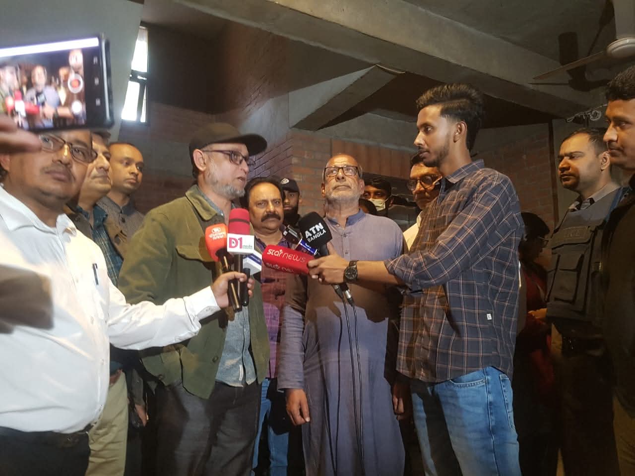 ছায়ানট ভবন পরিদর্শনে সংস্কৃতি উপদেষ্টা, ‘সিসি ক্যামেরা ফুটেজ দেখে জড়িতদের আইনের আওতায় আনা হচ্ছে’