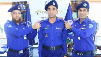 বিভাগীয় পদোন্নতি প্রাপ্ত ০১(এক) জন পুলিশ সদস্যকে র‍্যাংক ব্যাজ পরিয়ে দিলেন পুলিশ সুপার, নোয়াখালী