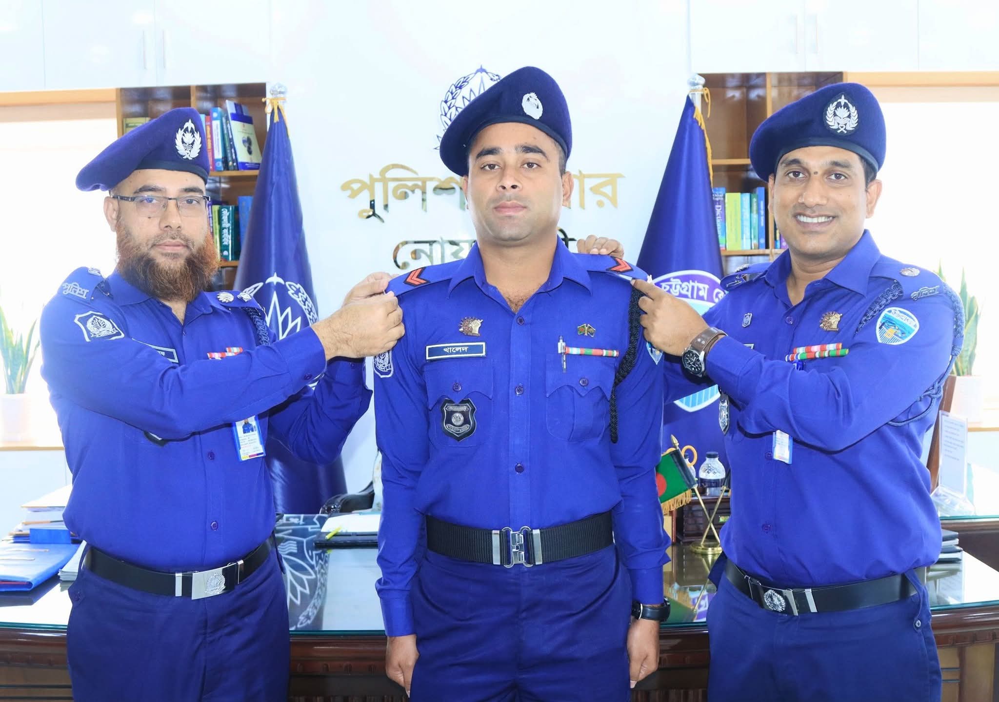 বিভাগীয় পদোন্নতি প্রাপ্ত ০১(এক) জন পুলিশ সদস্যকে র‍্যাংক ব্যাজ পরিয়ে দিলেন পুলিশ সুপার, নোয়াখালী