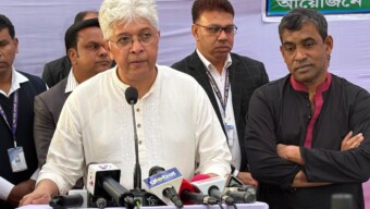 ‘দেশে উৎপাদিত চিনি গুদামে মজুত থাকলে বাইরে থেকে চিনি আমদানি করা হবে না’- শিল্প উপদেষ্টা
