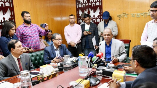 সরকার কৃষক ও ভোক্তা উভয়ের স্বার্থ সংরক্ষণের চেষ্টা করছে- স্বরাষ্ট্র ও কৃষি উপদেষ্টা