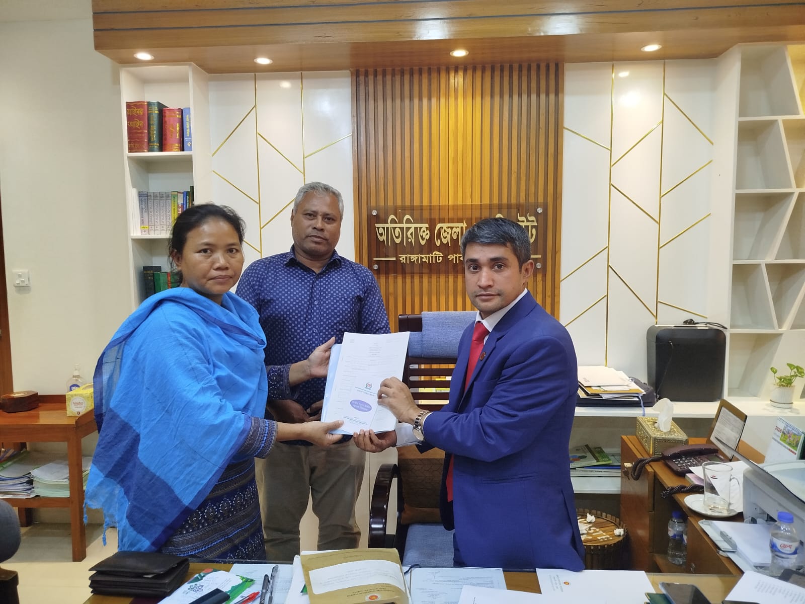 রাঙামাটি-২৯৯ আসনে বিপ্লবী ওয়ার্কার্স পার্টির প্রার্থী জুঁই চাকমার মনোনয়ন ফরম সংগ্রহ