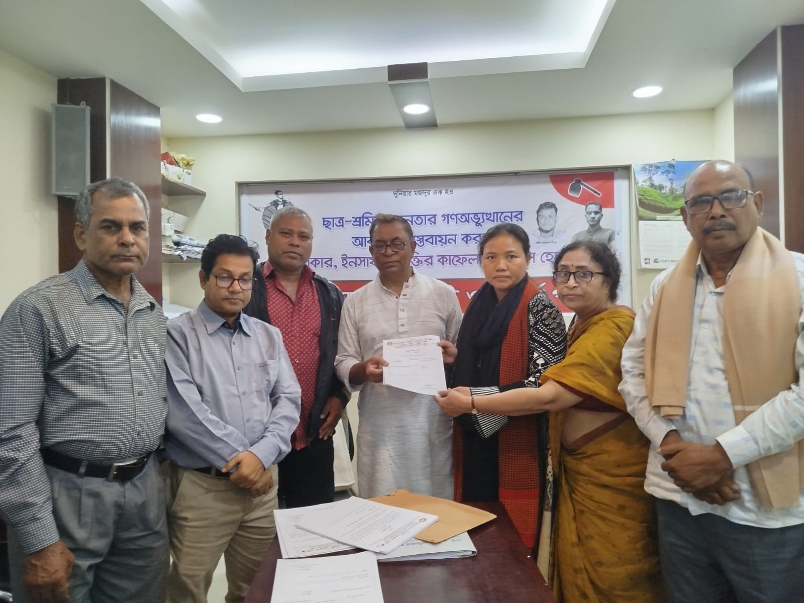 দলীয় মনোনয়ন হাতে পেলেন রাঙামাটি-২৯৯ আসনের সংসদ সদস্য পদপ্রার্থী জুঁই চাকমা