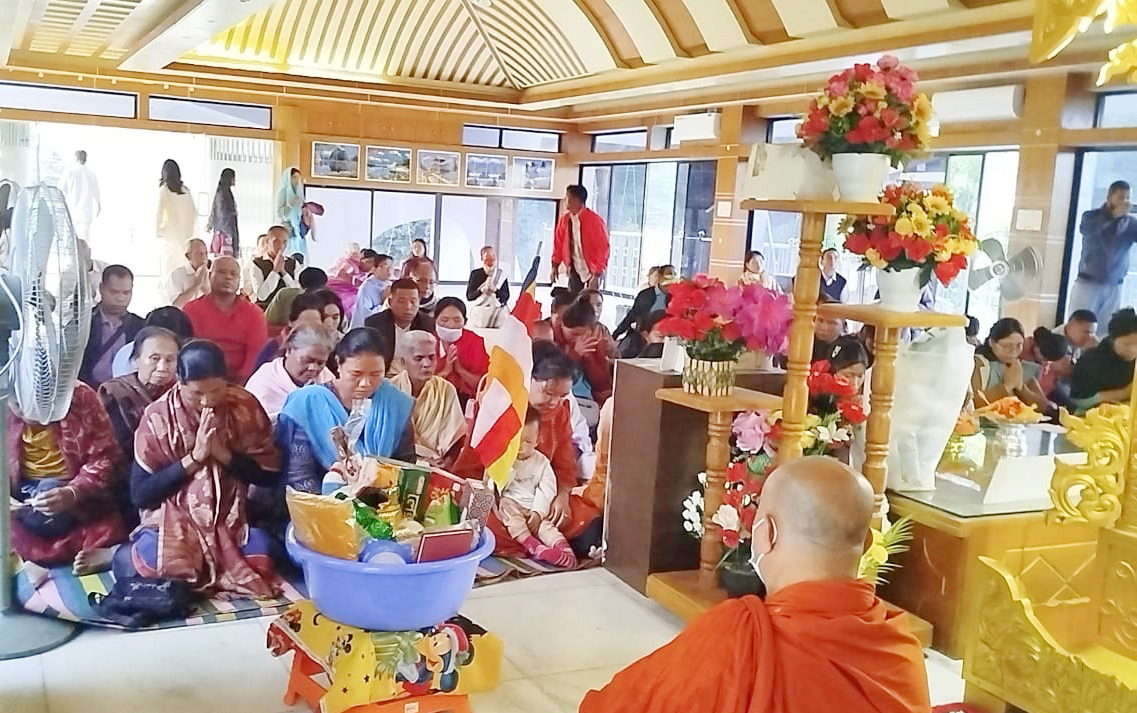 রাঙামাটি জেলাবাসির সুখ-শান্তি কামনায় রাজবন বিহারে জুঁই চাকমা পূণ্যানুষ্ঠান