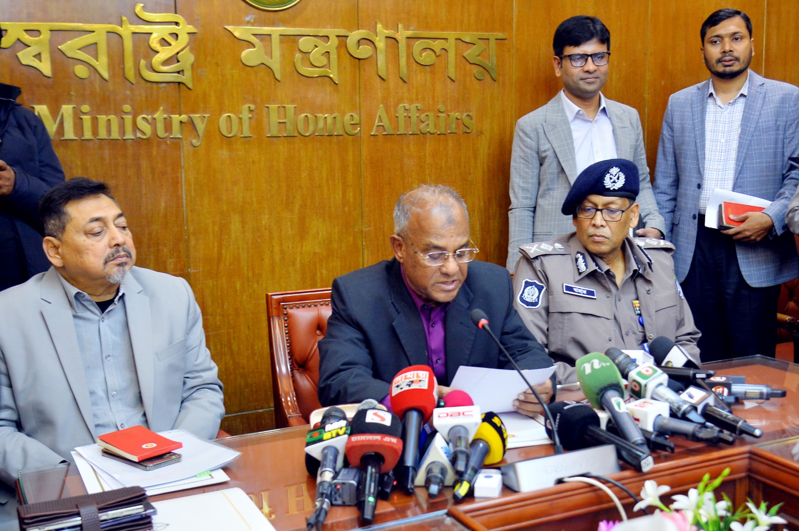 বর্তমান অন্তর্বর্তী সরকারের মেয়াদেই হাদি হত্যার বিচার সম্পন্ন করা হবে- স্বরাষ্ট্র উপদেষ্টা