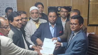 মাদারীপুর-১ (শিবচর) আসনে স্বতন্ত্র প্রার্থী হিসেবে বিএনপি নেতা কামাল জামান নুরুদ্দীন মোল্লার মনোনয়ন দাখিল