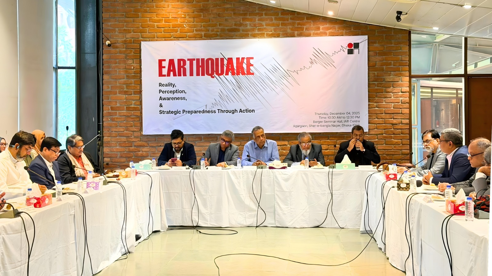ভূমিকম্প: বাস্তবতা, ধারণা ও সচেতনতার কৌশল’ শীর্ষক এক গোলটেবিল বৈঠক আয়োজন করেছে বাংলাদেশ স্থপতি ইনস্টিটিউট (বাস্থই)