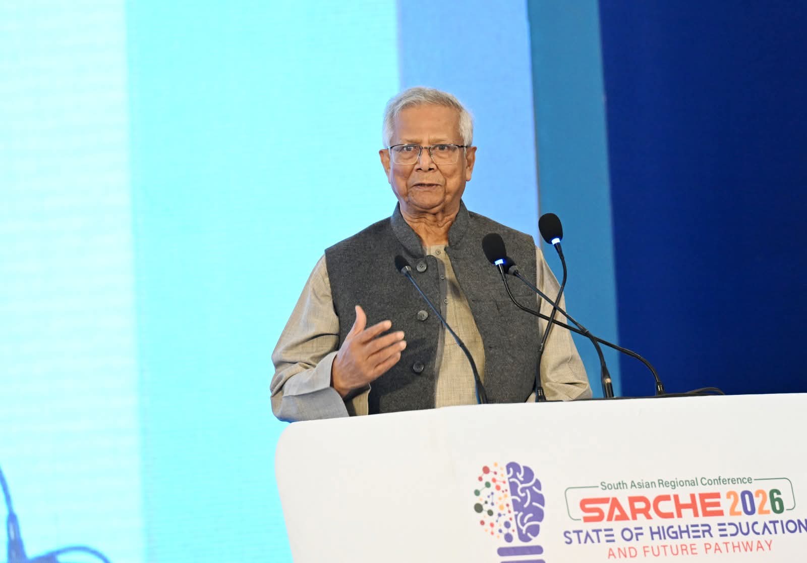 প্রধান উপদেষ্টা প্রফেসর মুহাম্মদ ইউনূস আজ রাজধানীর একটি হোটেলে “উচ্চশিক্ষার বর্তমান অবস্থা ও ভবিষ্যৎ দিকনির্দেশনা–২০২৬” শীর্ষক তিন দিনব্যাপী দক্ষিণ এশীয় আঞ্চলিক সম্মেলনের উদ্বোধন করেন।