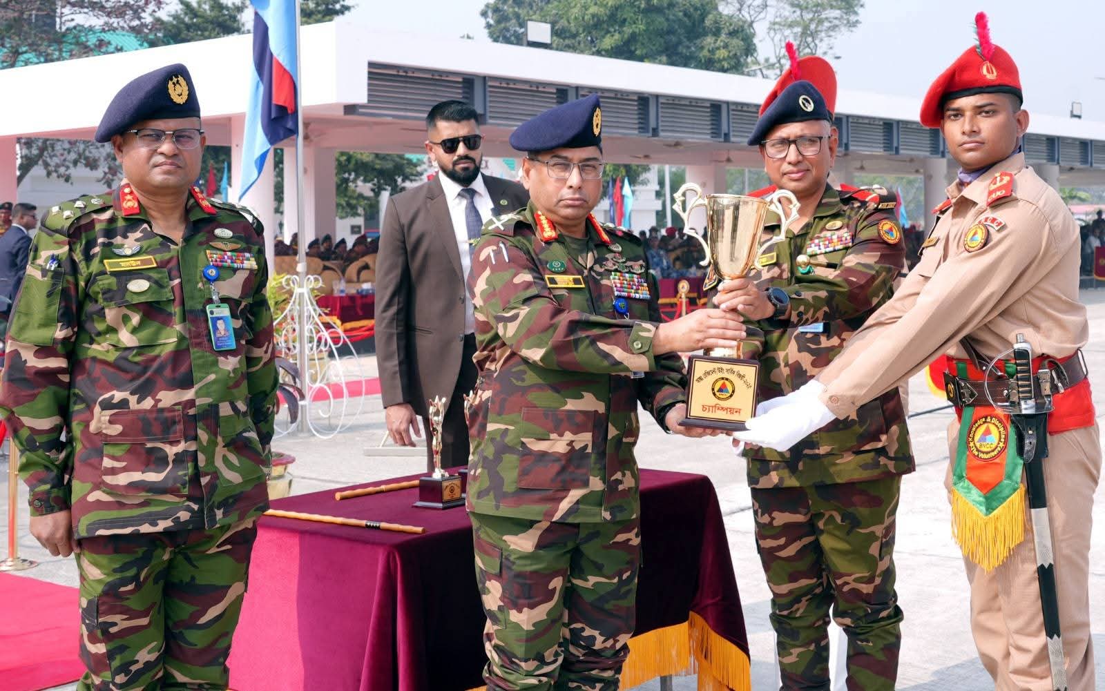 সেনাবাহিনী প্রধান কর্তৃক বিএনসিসির বার্ষিক কেন্দ্রীয় ক্যাম্পিং-২০২৫/২৬ এর সমাপনী কুচকাওয়াজ পরিদর্শন